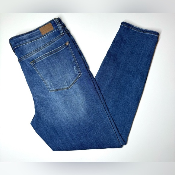 Judy Blue Women’s Relaxed Fit Distressed Jeans
Size- 30 - Picture 7 of 9